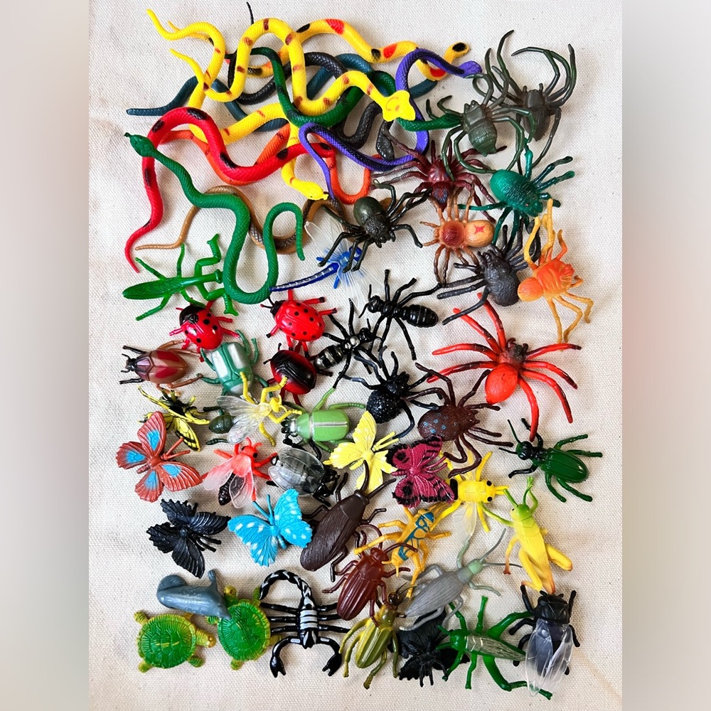 Assorted Kids Bug & Snake Toy Set - Colorful Plastic Insects and Reptiles